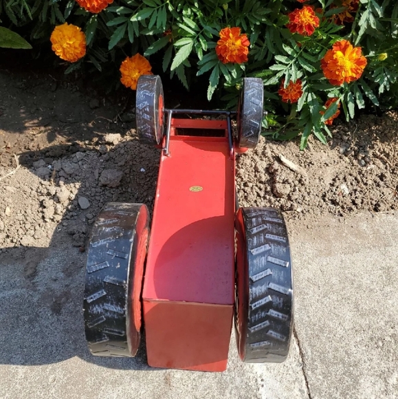 Rustic Metal Red Tractor Decor - Picture 5 of 5